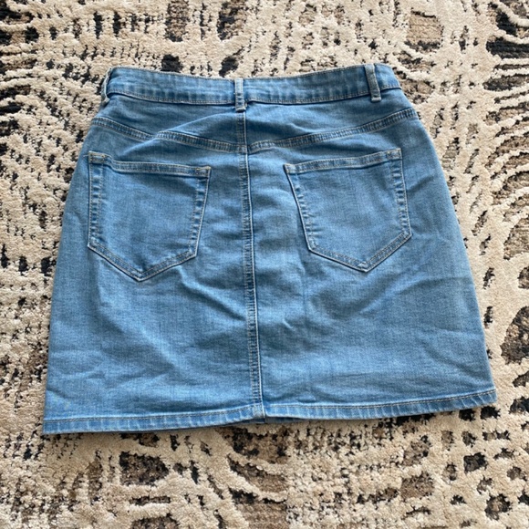 Guess Denim Skirt with Buttons (Stretchy) - Size Small - Picture 2 of 2